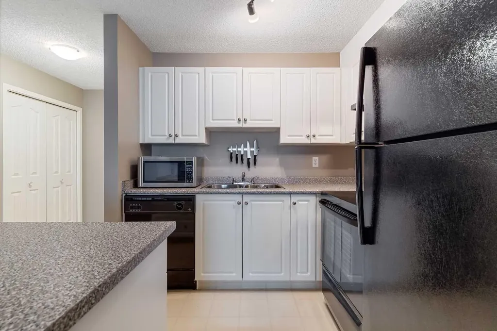 4000 Citadel Meadow Point NW Calgary AB T3G 5N5
