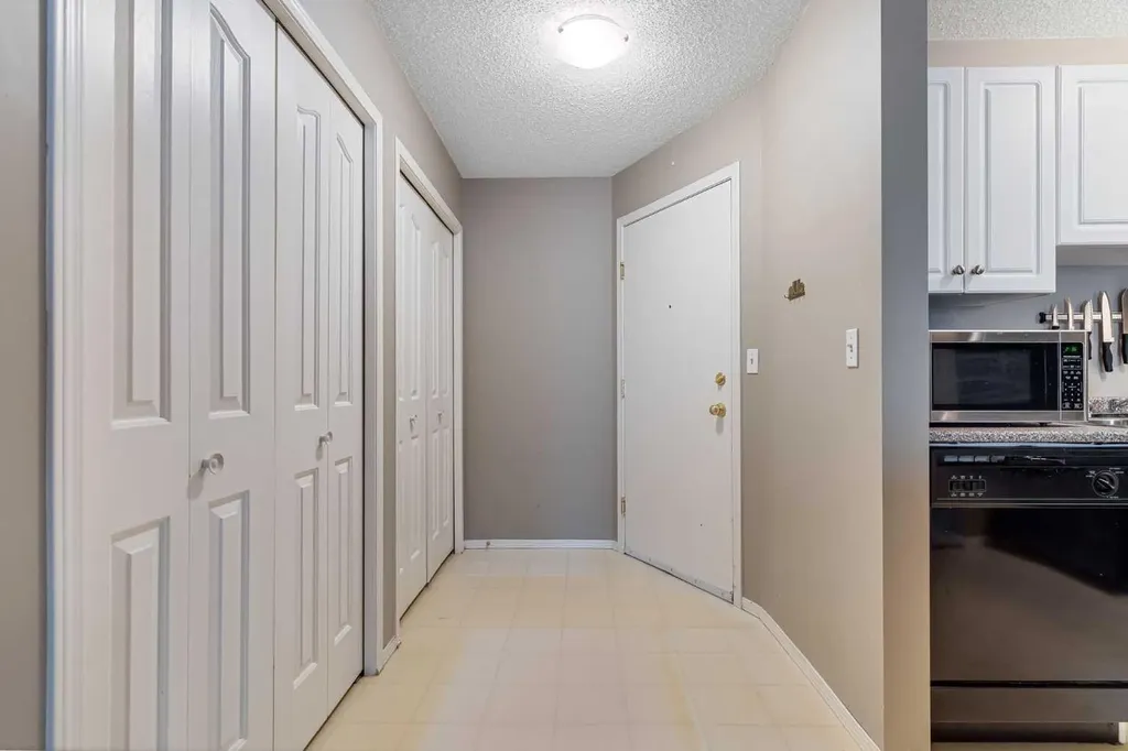 4000 Citadel Meadow Point NW Calgary AB T3G 5N5