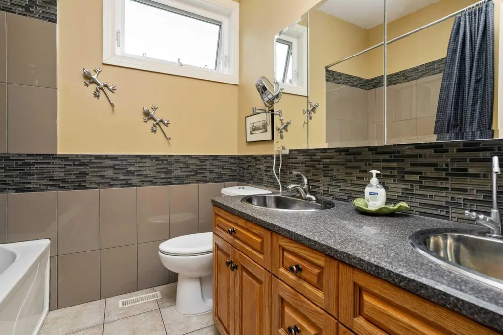 46275 Range Road 211 Rural Camrose County AB T4V 1X8