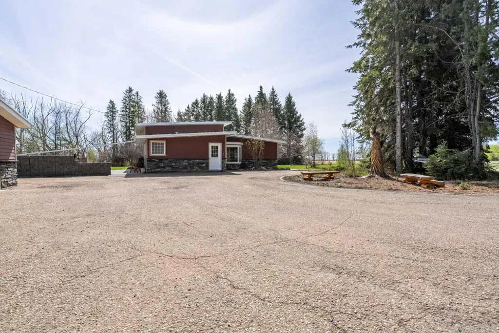 46275 Range Road 211 Rural Camrose County AB T4V 1X8