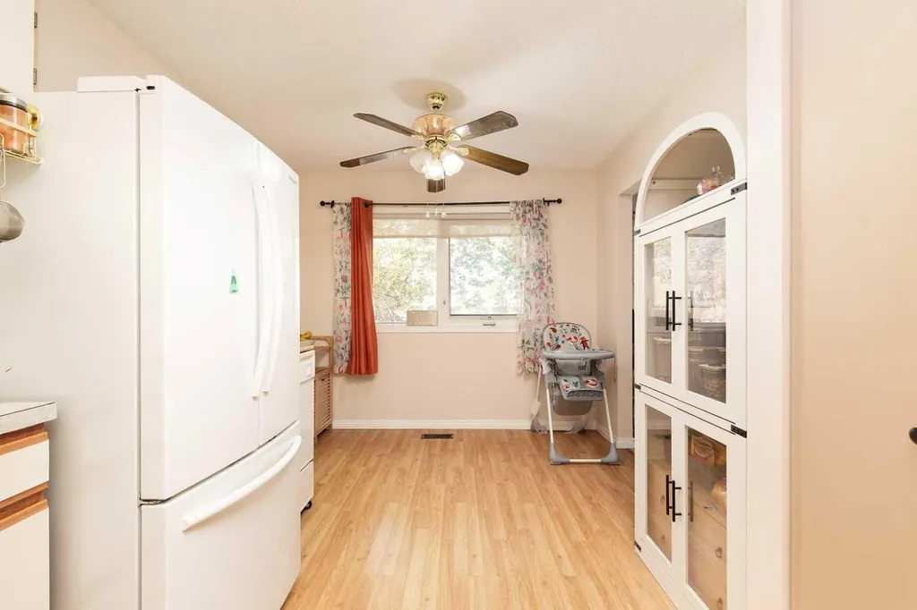 52 Trent Road W Lethbridge AB T1K 4N3