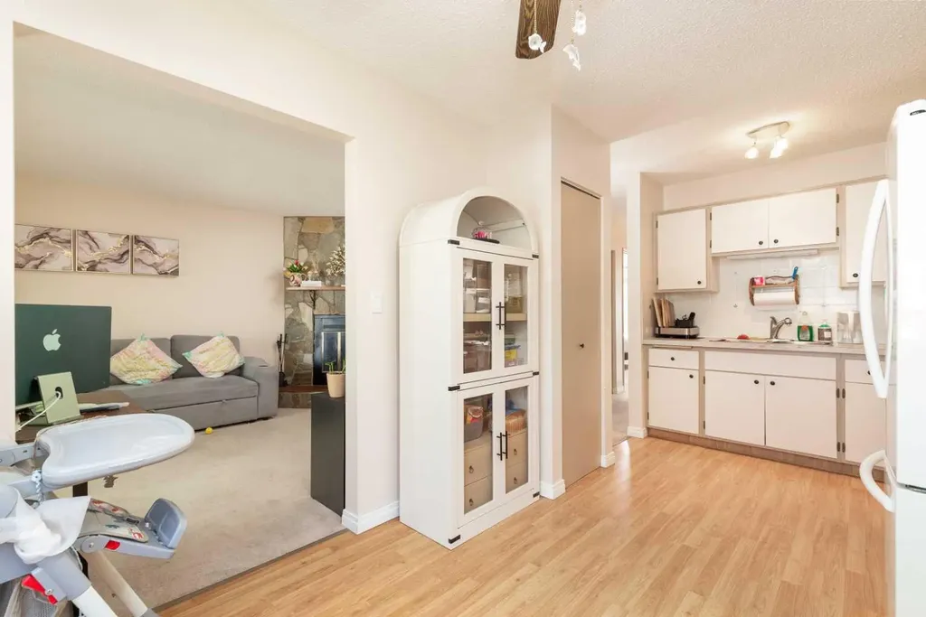 52 Trent Road W Lethbridge AB T1K 4N3