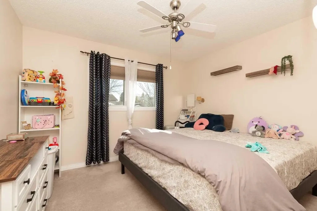 52 Trent Road W Lethbridge AB T1K 4N3