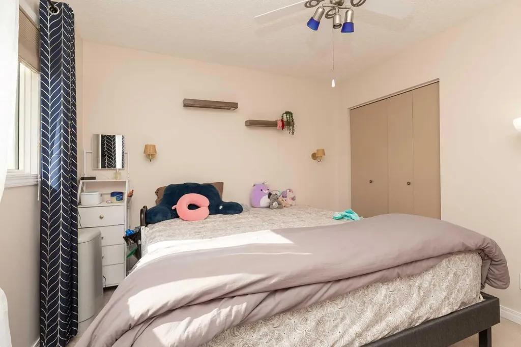 52 Trent Road W Lethbridge AB T1K 4N3