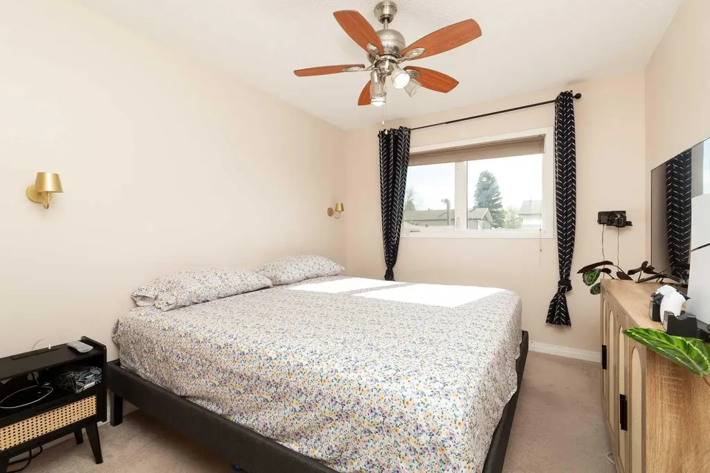 52 Trent Road W Lethbridge AB T1K 4N3