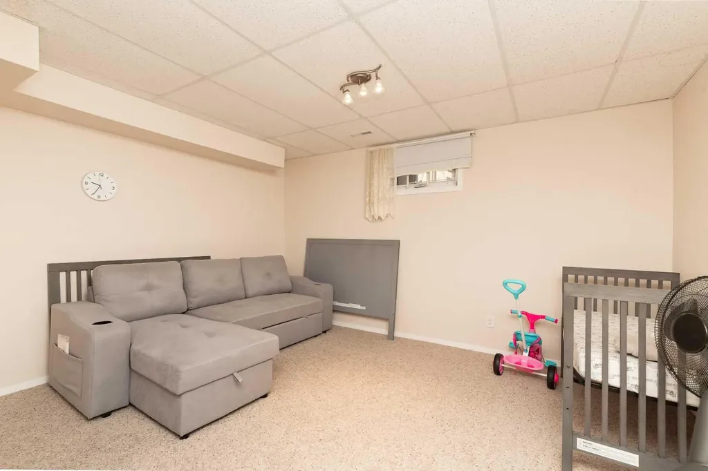 52 Trent Road W Lethbridge AB T1K 4N3