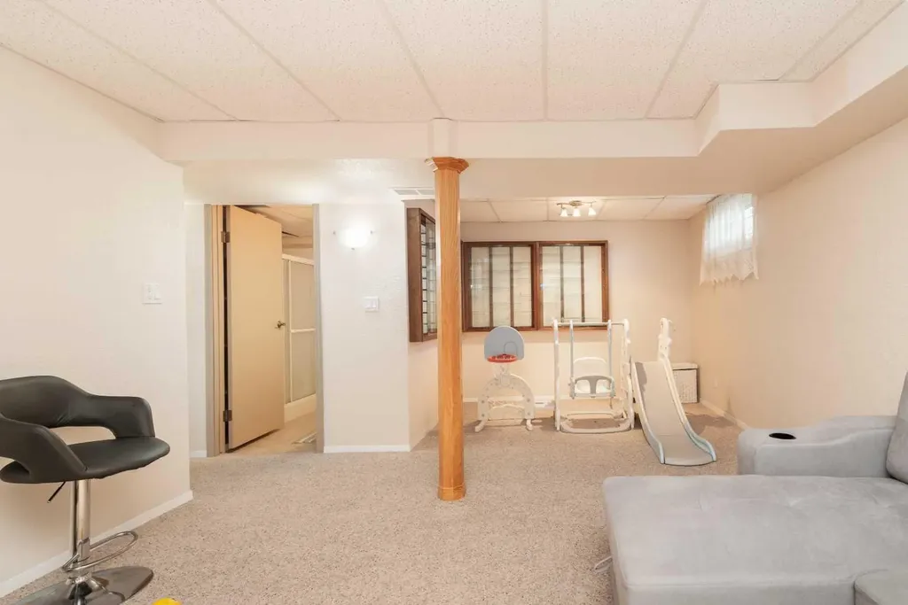 52 Trent Road W Lethbridge AB T1K 4N3