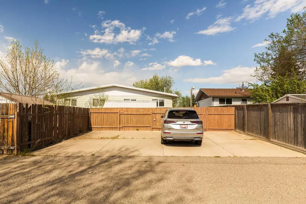 52 Trent Road W Lethbridge AB T1K 4N3