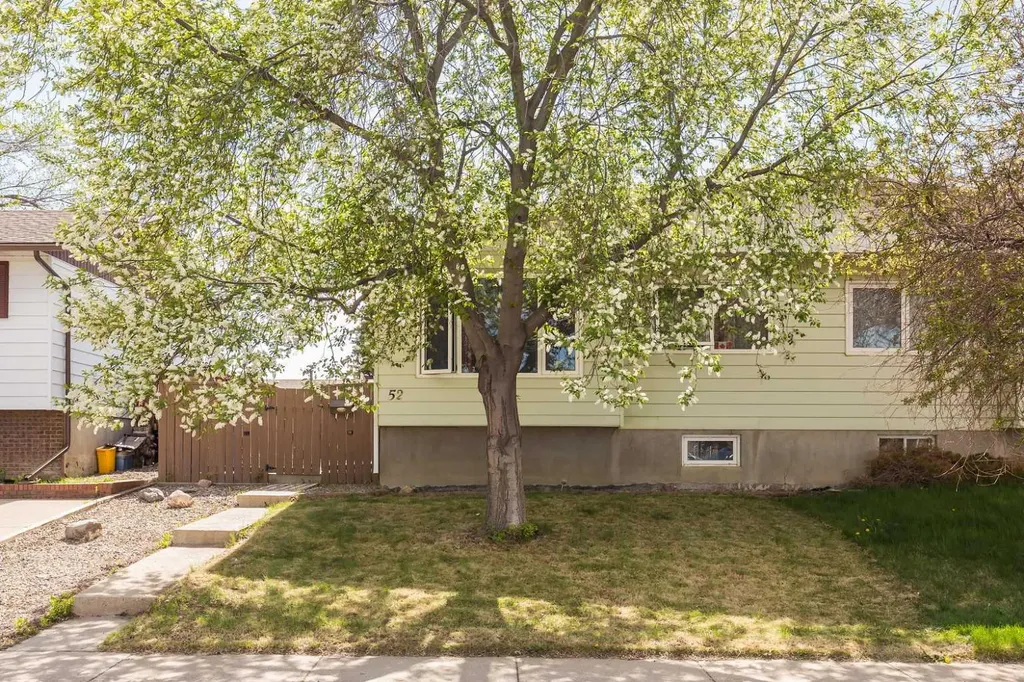 52 Trent Road W Lethbridge AB T1K 4N3