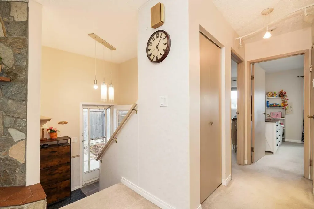 52 Trent Road W Lethbridge AB T1K 4N3