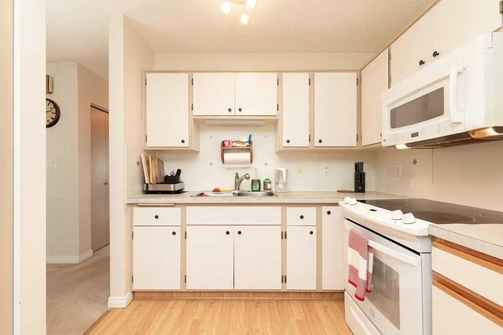 52 Trent Road W Lethbridge AB T1K 4N3