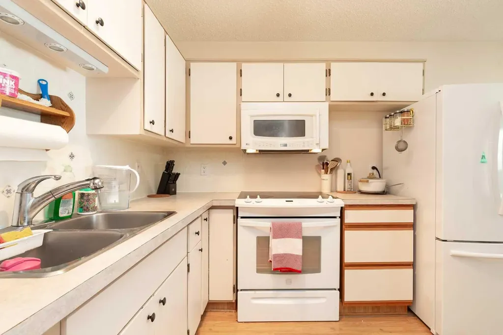 52 Trent Road W Lethbridge AB T1K 4N3
