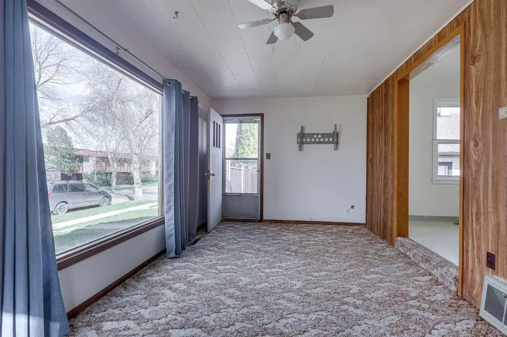 5013 54 Avenue Ponoka AB T4J 1H2