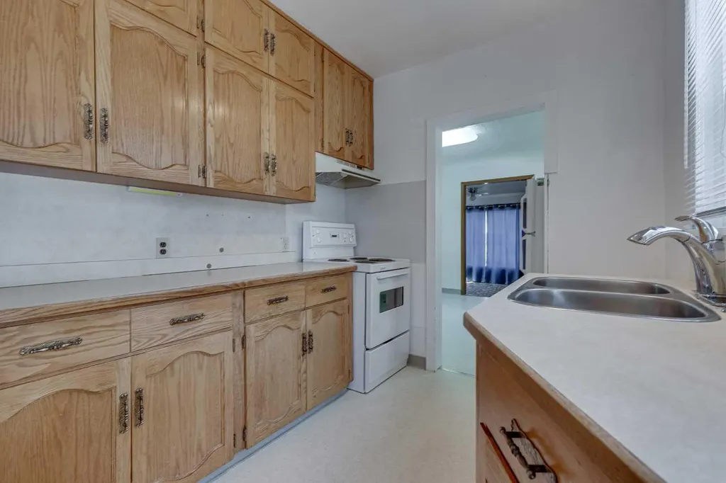 5013 54 Avenue Ponoka AB T4J 1H2