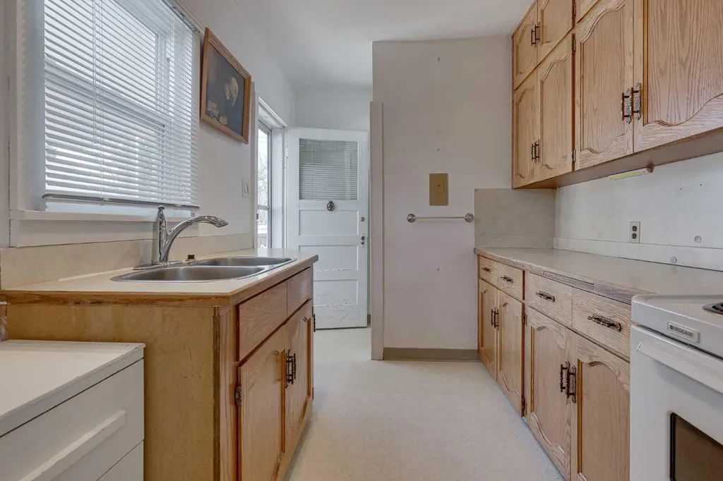 5013 54 Avenue Ponoka AB T4J 1H2
