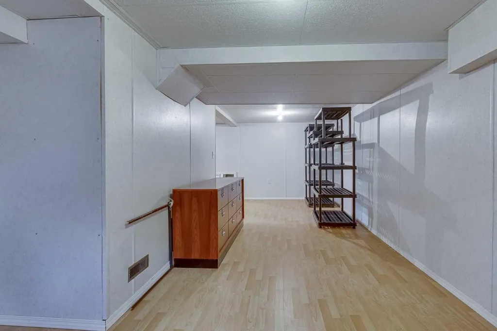 5013 54 Avenue Ponoka AB T4J 1H2