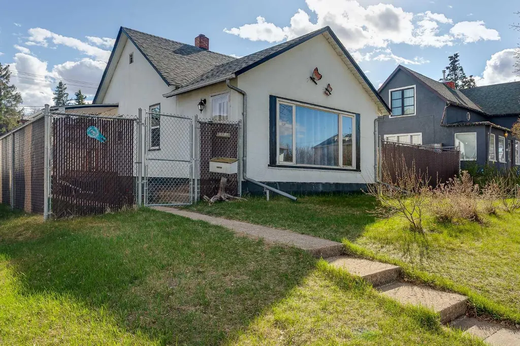 5013 54 Avenue Ponoka AB T4J 1H2
