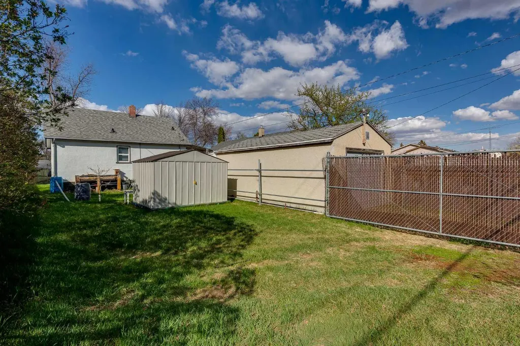 5013 54 Avenue Ponoka AB T4J 1H2