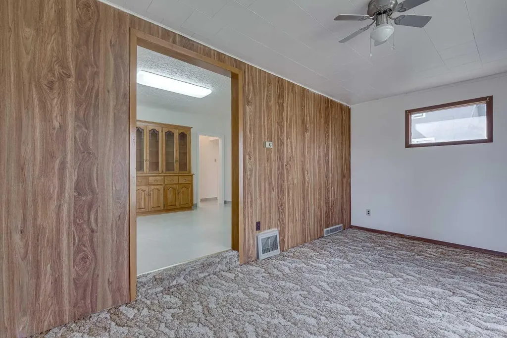 5013 54 Avenue Ponoka AB T4J 1H2