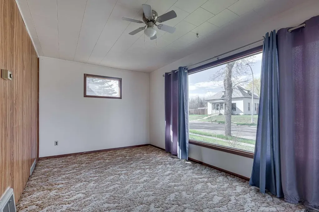 5013 54 Avenue Ponoka AB T4J 1H2