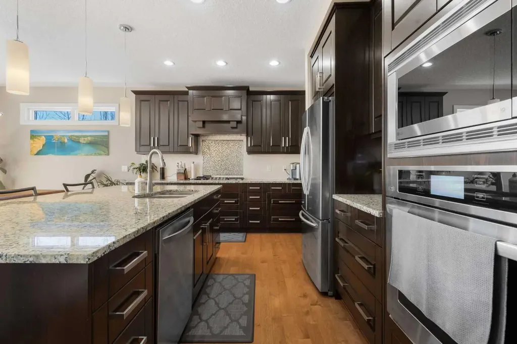 106 Cranarch Landing SE Calgary AB T3M 0Z7