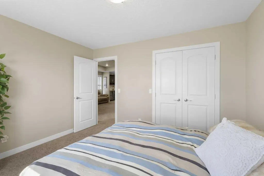 106 Cranarch Landing SE Calgary AB T3M 0Z7