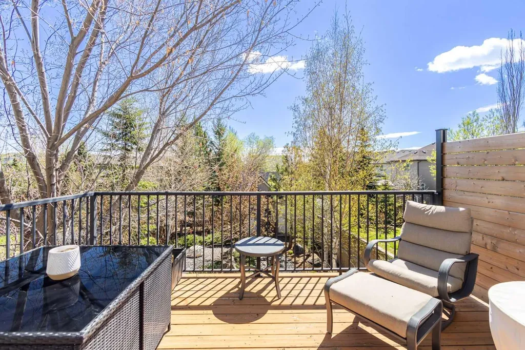 106 Cranarch Landing SE Calgary AB T3M 0Z7