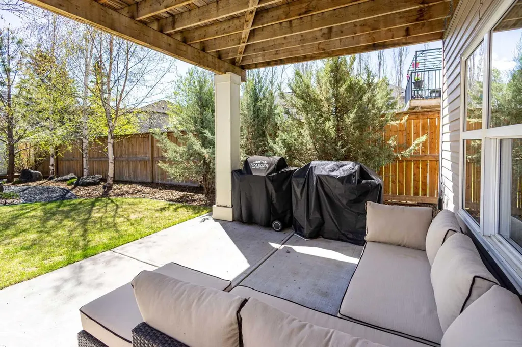 106 Cranarch Landing SE Calgary AB T3M 0Z7