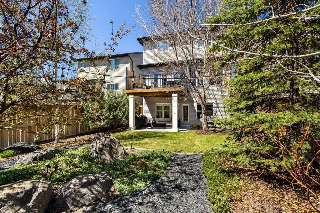 106 Cranarch Landing SE Calgary AB T3M 0Z7