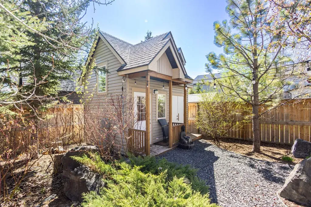106 Cranarch Landing SE Calgary AB T3M 0Z7