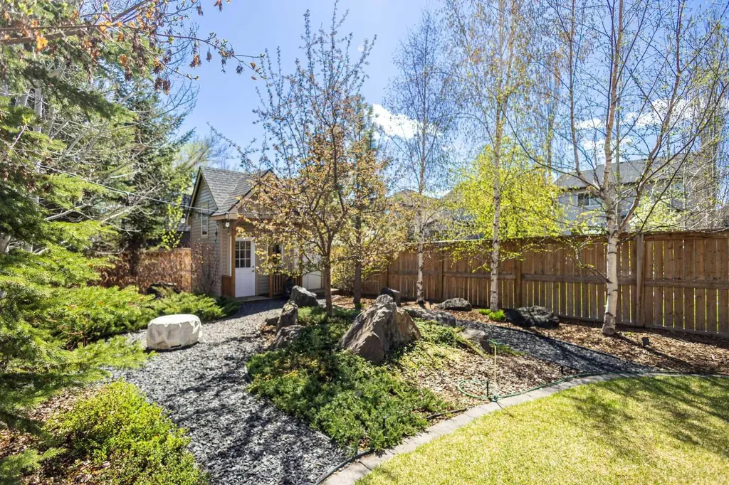 106 Cranarch Landing SE Calgary AB T3M 0Z7