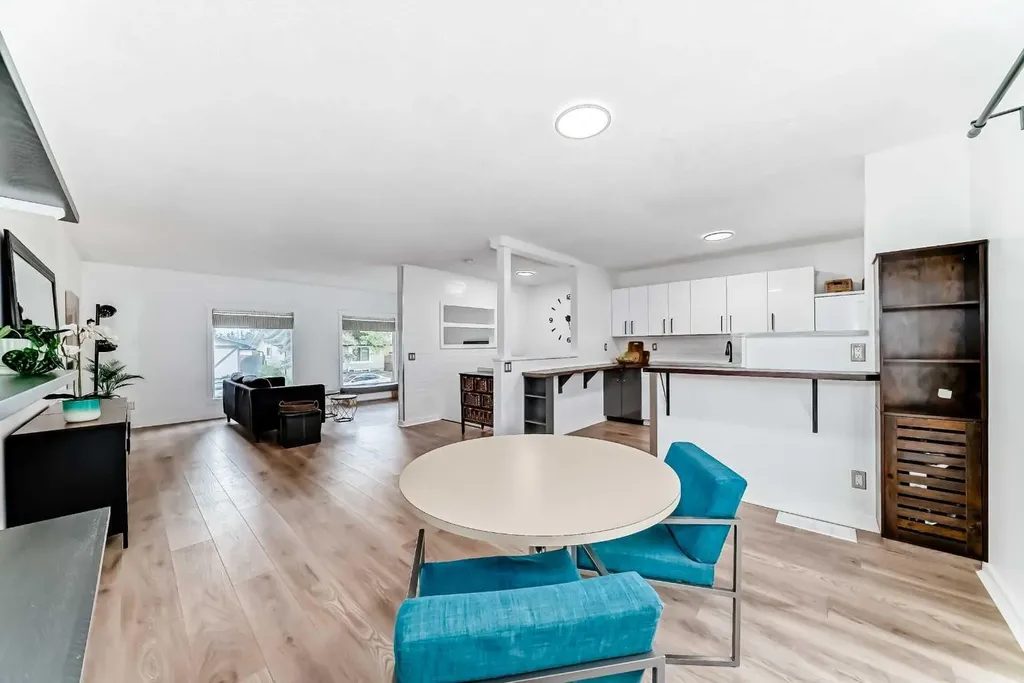 3240 Dovercliffe Road SE Calgary AB T2B 1W2