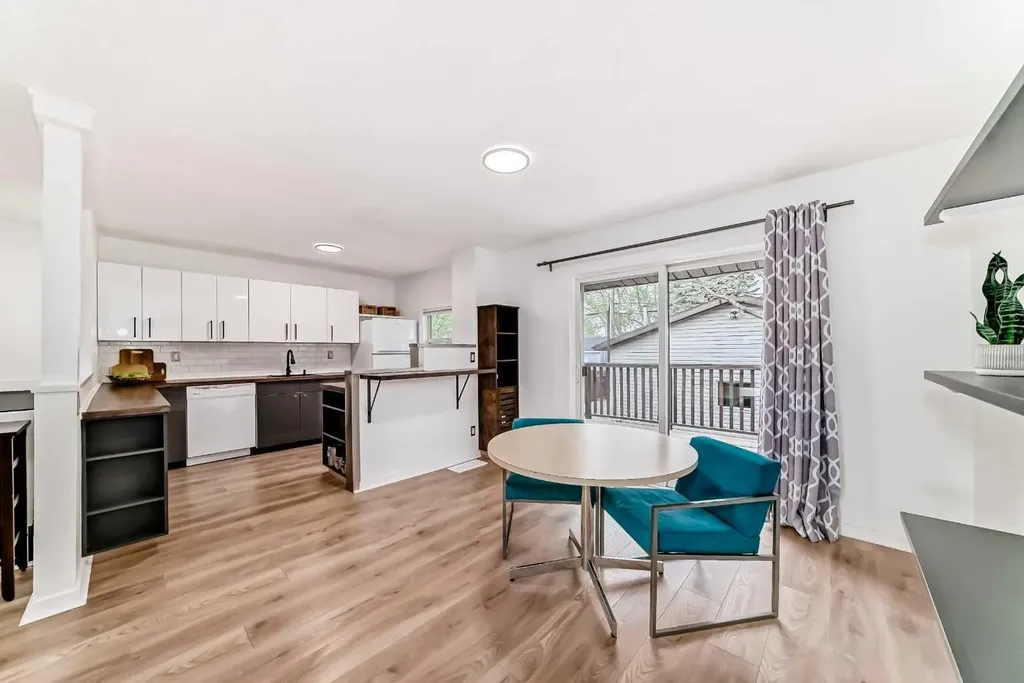 3240 Dovercliffe Road SE Calgary AB T2B 1W2