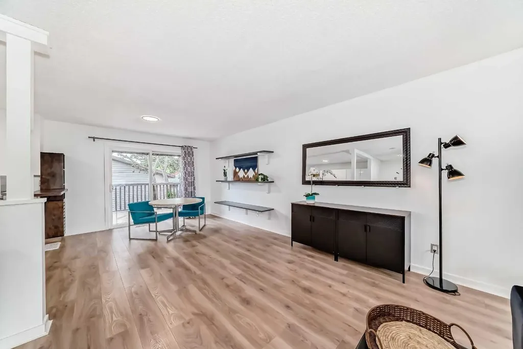 3240 Dovercliffe Road SE Calgary AB T2B 1W2
