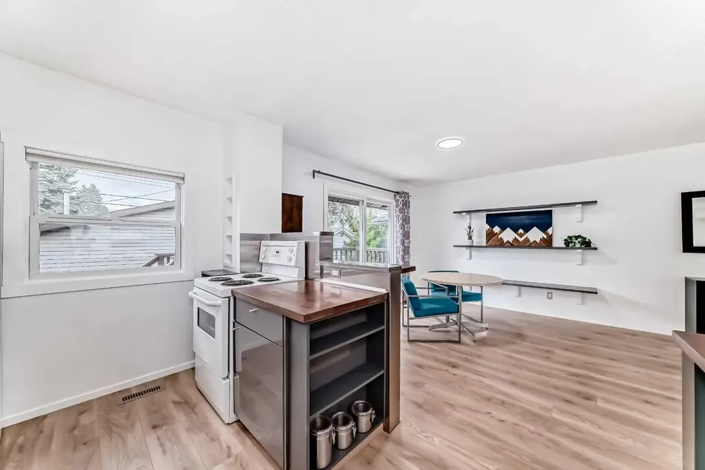 3240 Dovercliffe Road SE Calgary AB T2B 1W2