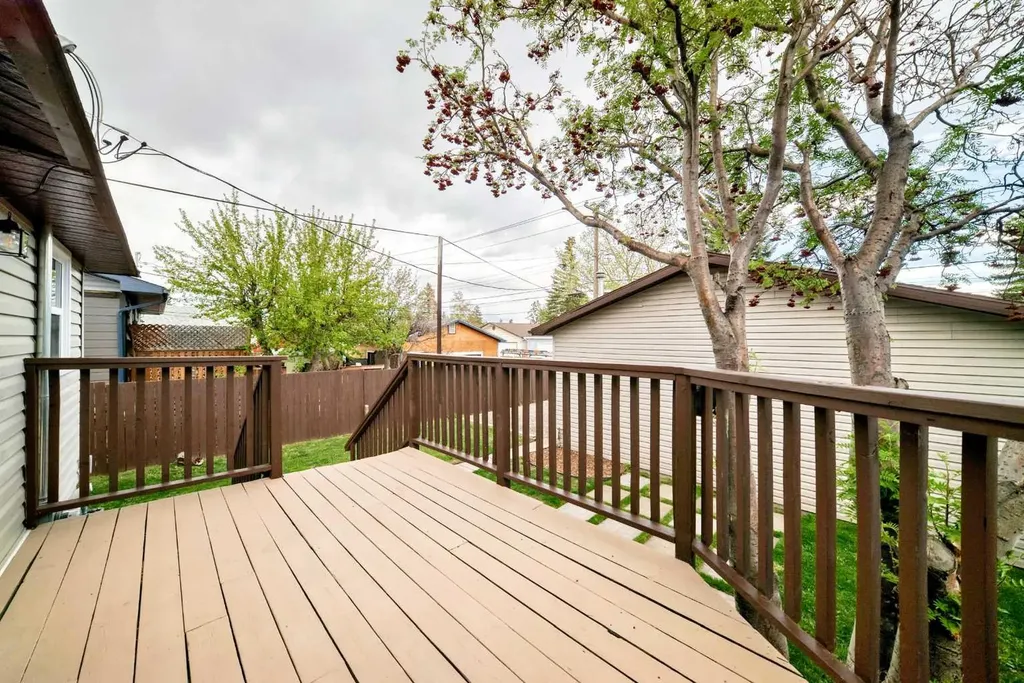 3240 Dovercliffe Road SE Calgary AB T2B 1W2