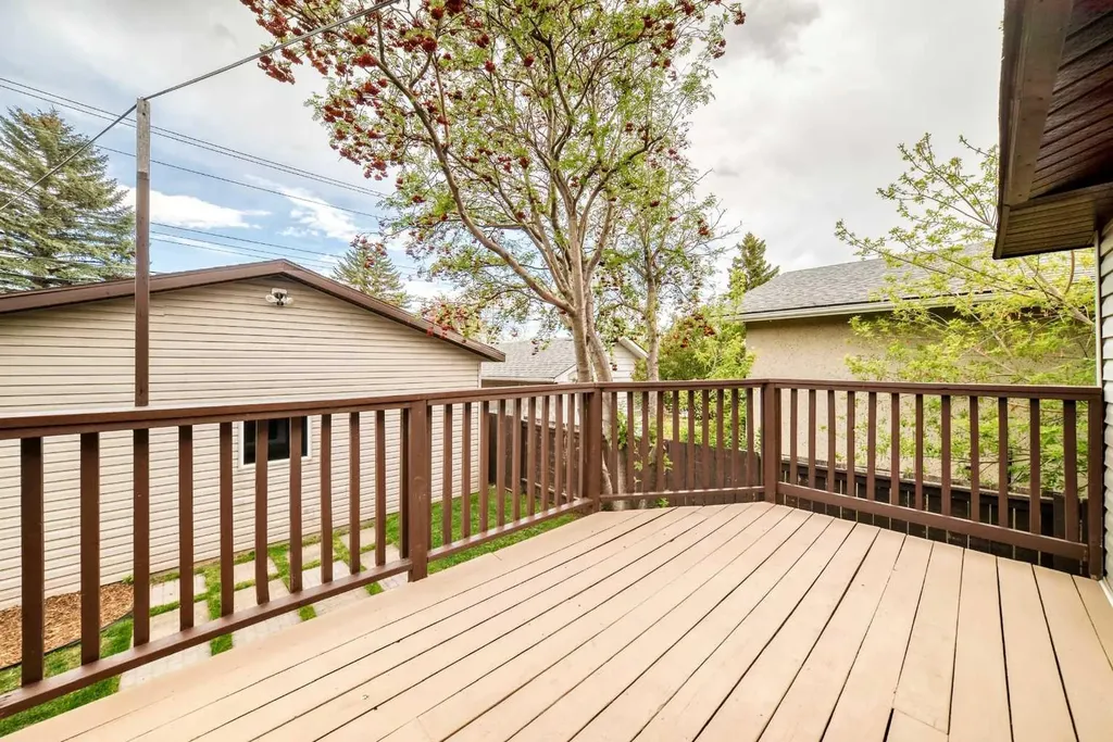 3240 Dovercliffe Road SE Calgary AB T2B 1W2