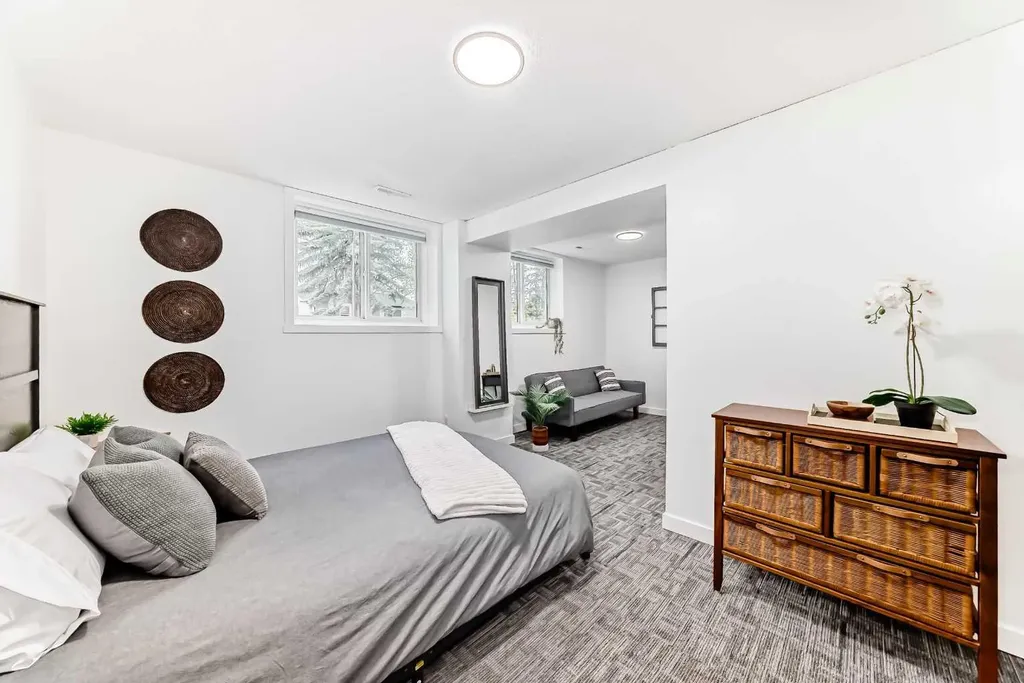 3240 Dovercliffe Road SE Calgary AB T2B 1W2