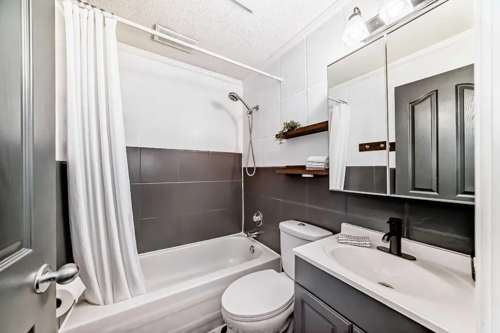 3240 Dovercliffe Road SE Calgary AB T2B 1W2