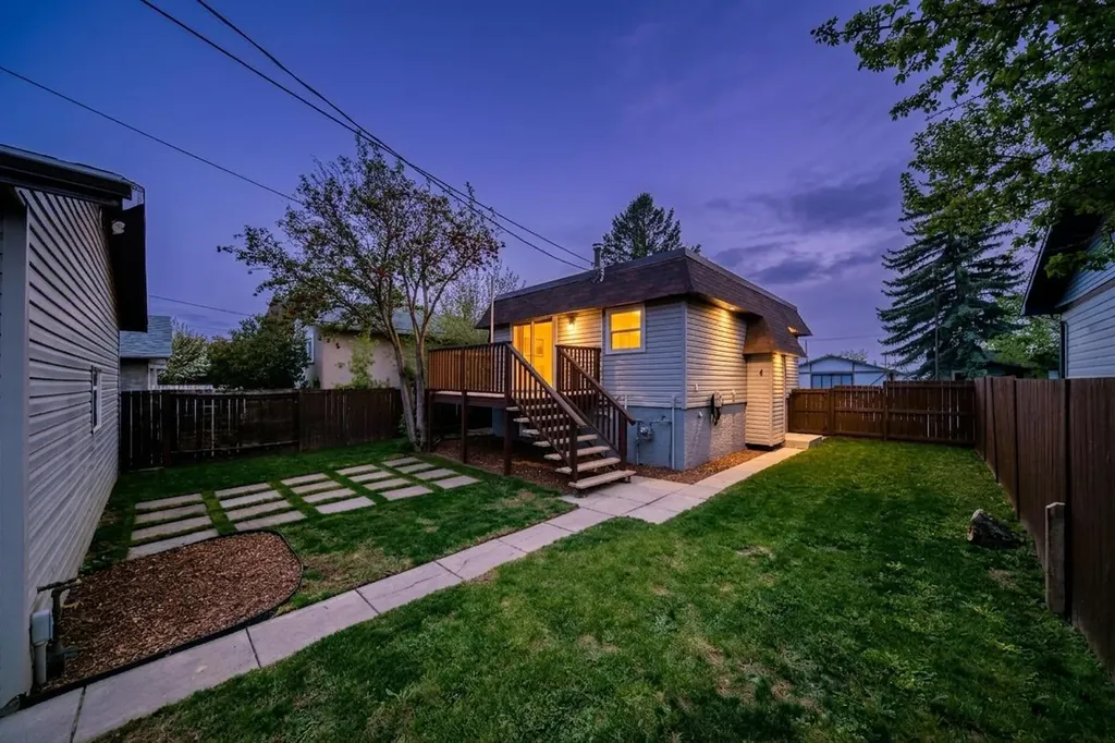 3240 Dovercliffe Road SE Calgary AB T2B 1W2