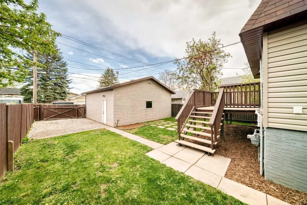3240 Dovercliffe Road SE Calgary AB T2B 1W2