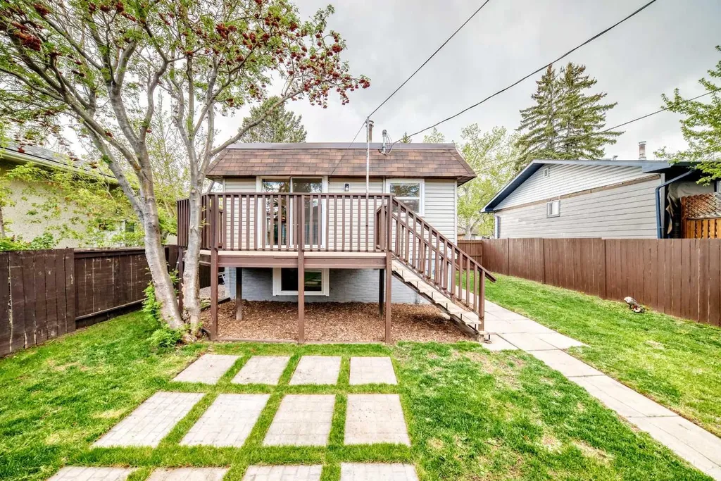 3240 Dovercliffe Road SE Calgary AB T2B 1W2