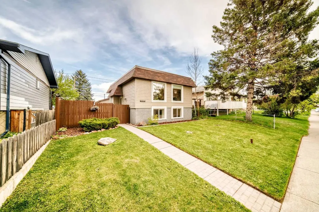 3240 Dovercliffe Road SE Calgary AB T2B 1W2