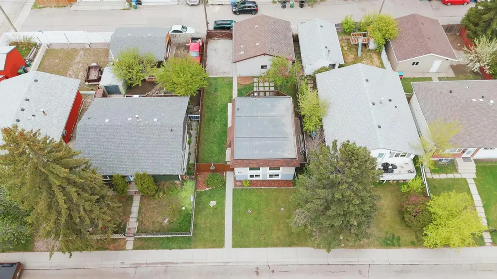 3240 Dovercliffe Road SE Calgary AB T2B 1W2