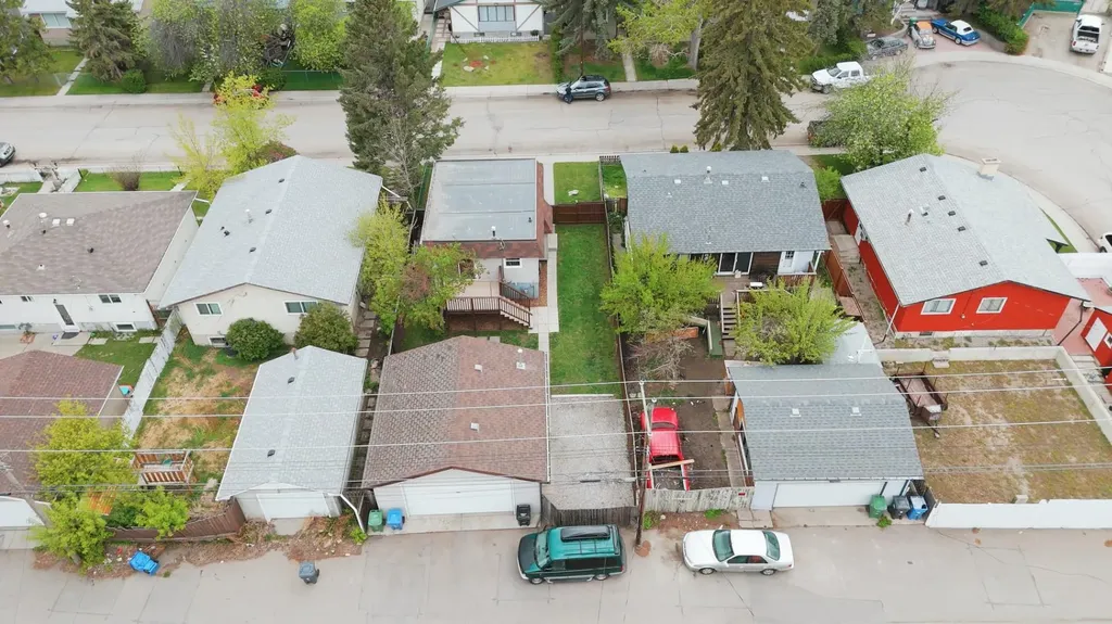 3240 Dovercliffe Road SE Calgary AB T2B 1W2