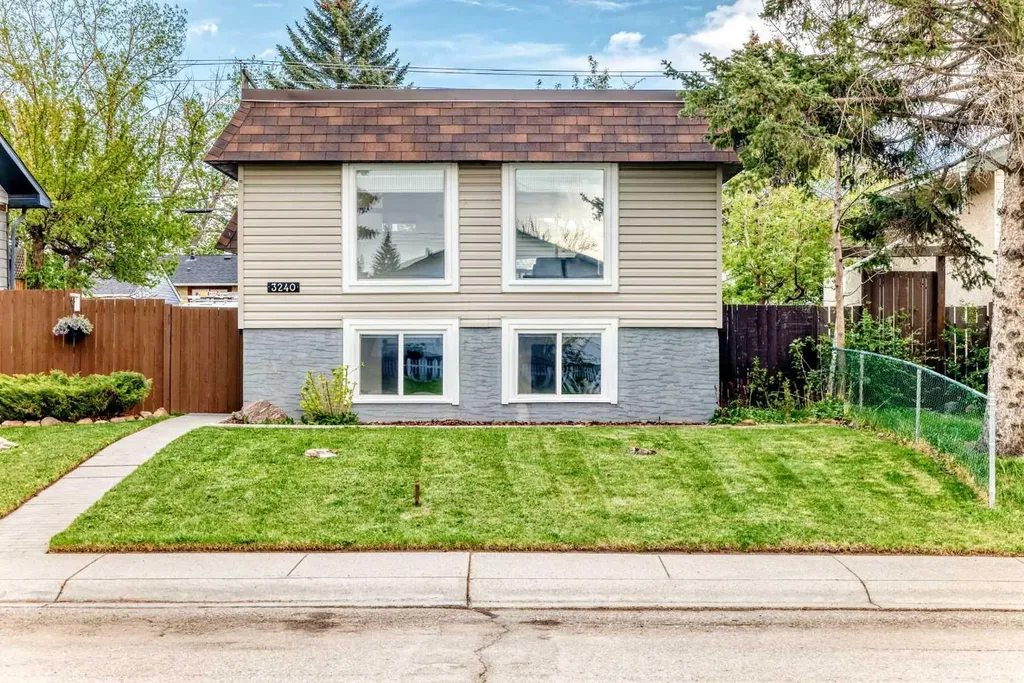 3240 Dovercliffe Road SE Calgary AB T2B 1W2