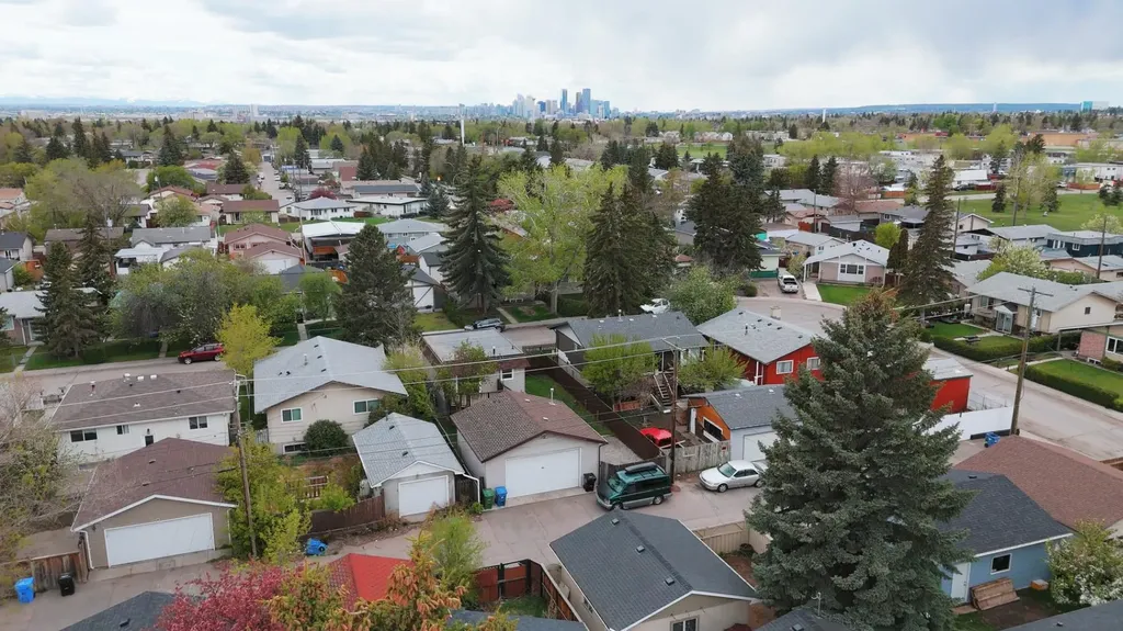 3240 Dovercliffe Road SE Calgary AB T2B 1W2