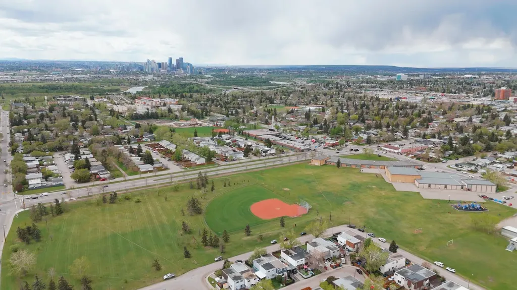 3240 Dovercliffe Road SE Calgary AB T2B 1W2