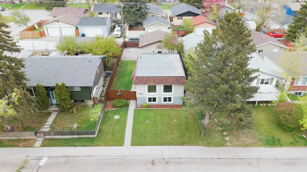 3240 Dovercliffe Road SE Calgary AB T2B 1W2