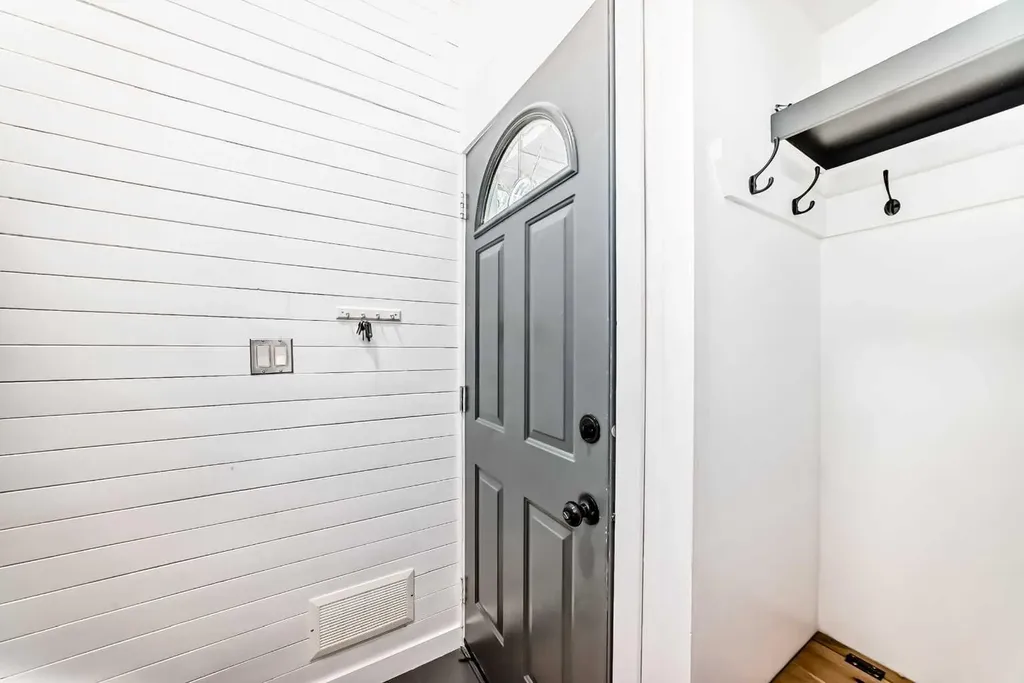3240 Dovercliffe Road SE Calgary AB T2B 1W2